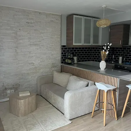 Apartmán Studio-terrasse-proche-gare-cc